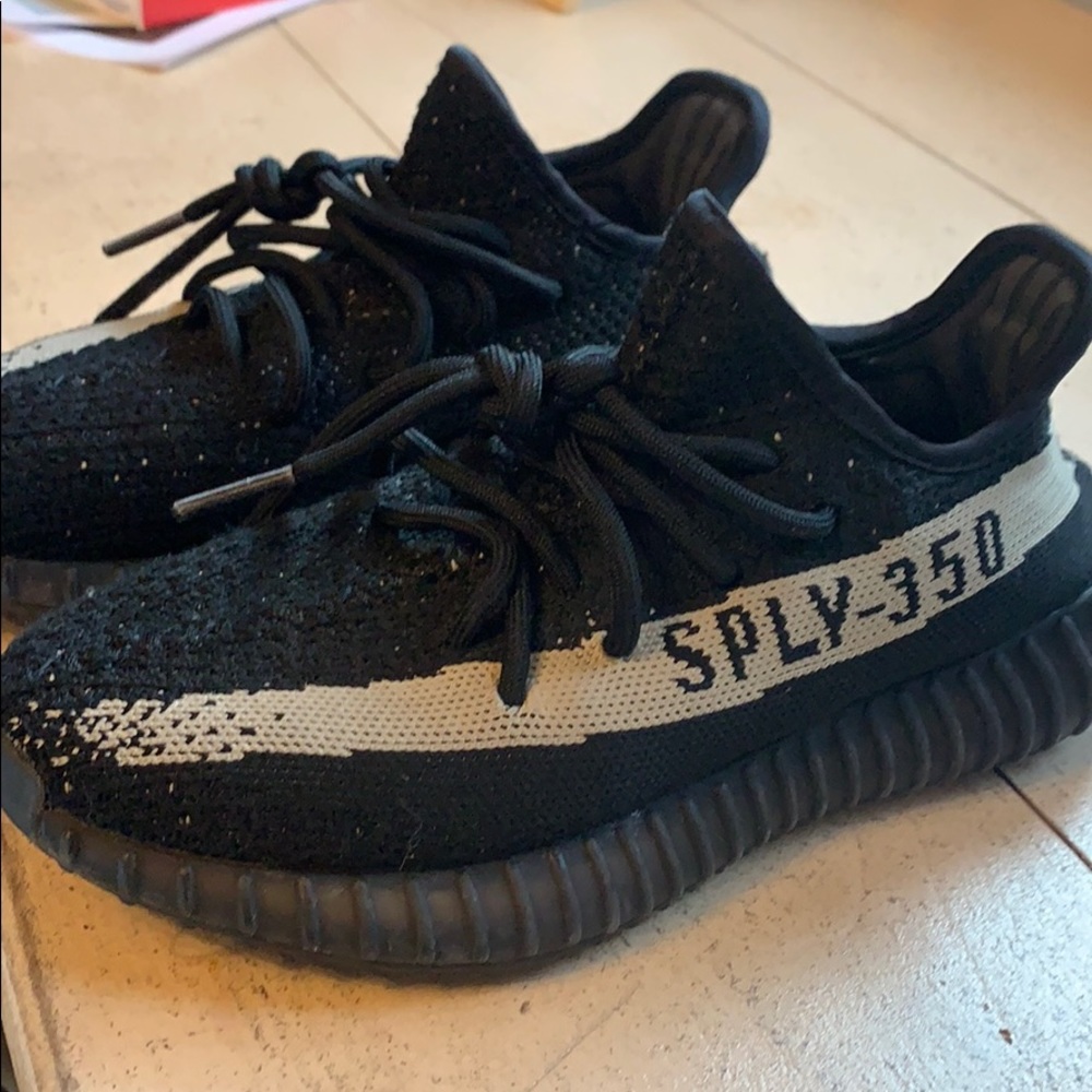 Yeezy boost 350 v2 ‘oreo’ size 5.5 (men’s)